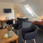 Skjoldbjerg Garnihotel 호텔 3*